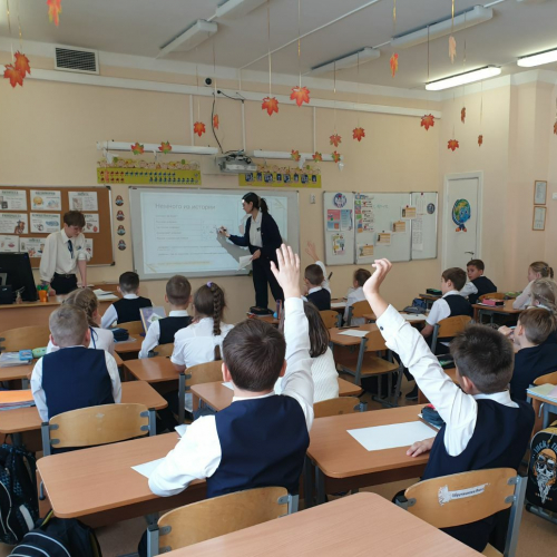 В день рождения буквы «Ё» ученики психолого-педагогического класса провели тематические уроки в начальной школе